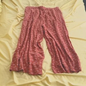 Wide leg pattern pants. Back elastic waistline.